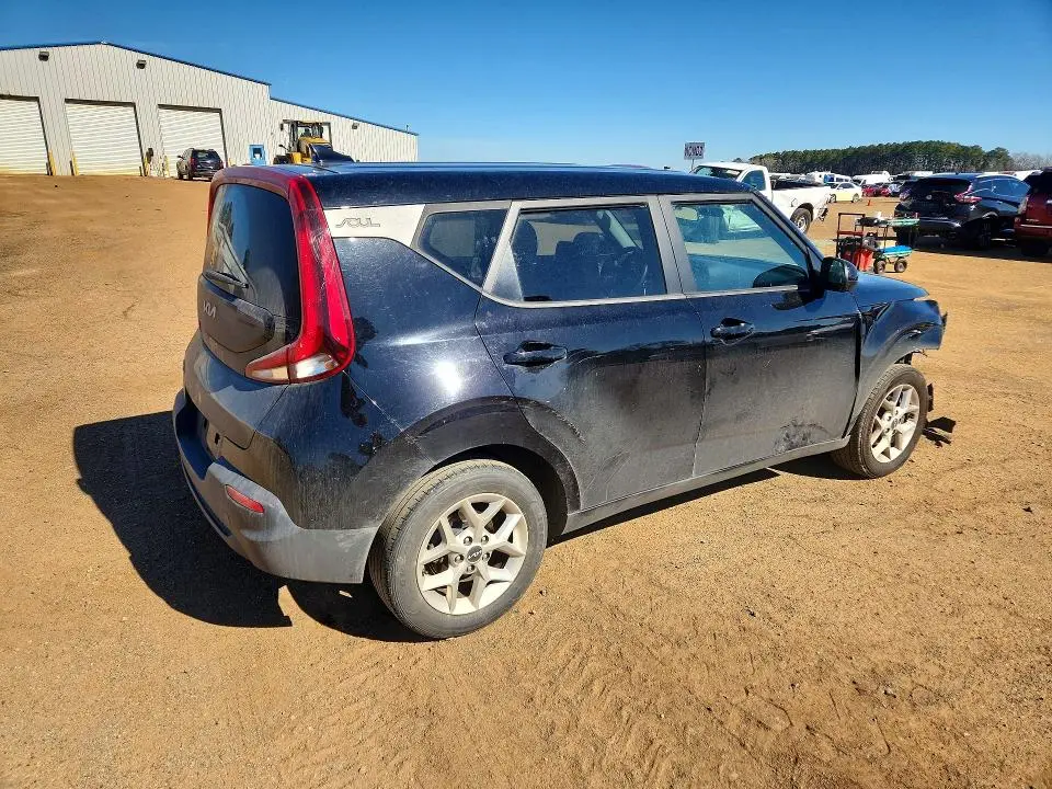 2022 KIA SOUL LX  