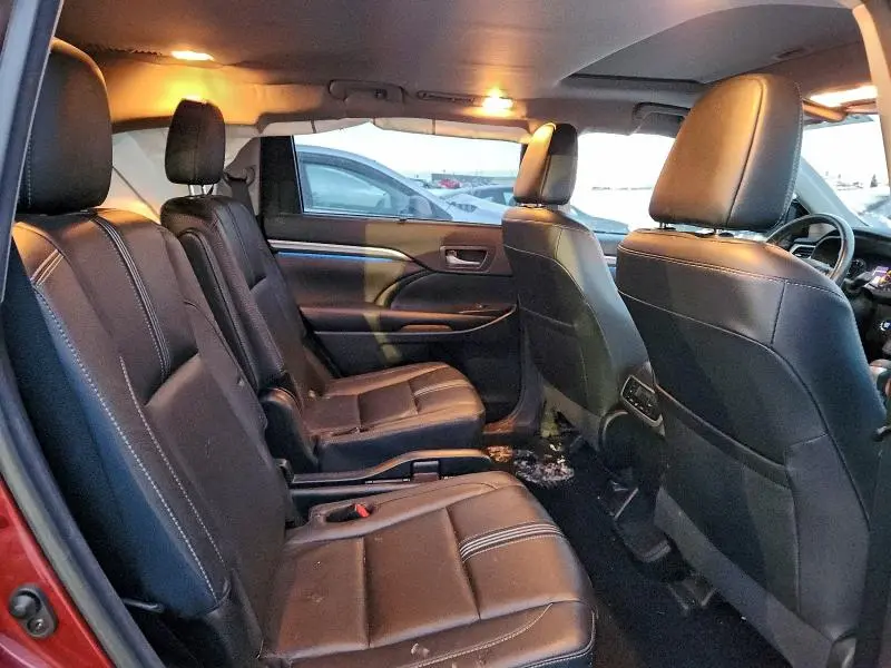 2017 TOYOTA HIGHLANDER SE  