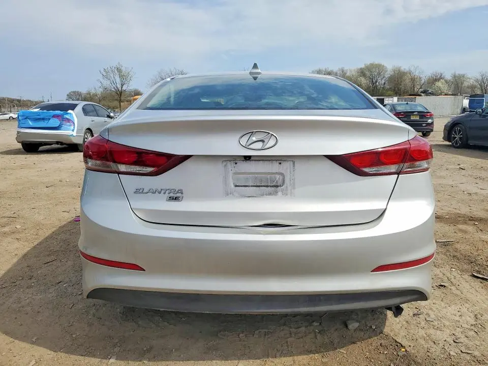 2018 HYUNDAI ELANTRA SE  