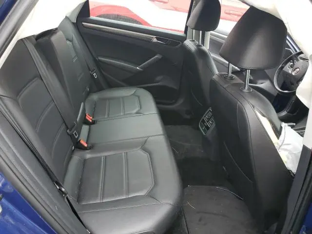 2017 VOLKSWAGEN PASSAT SE