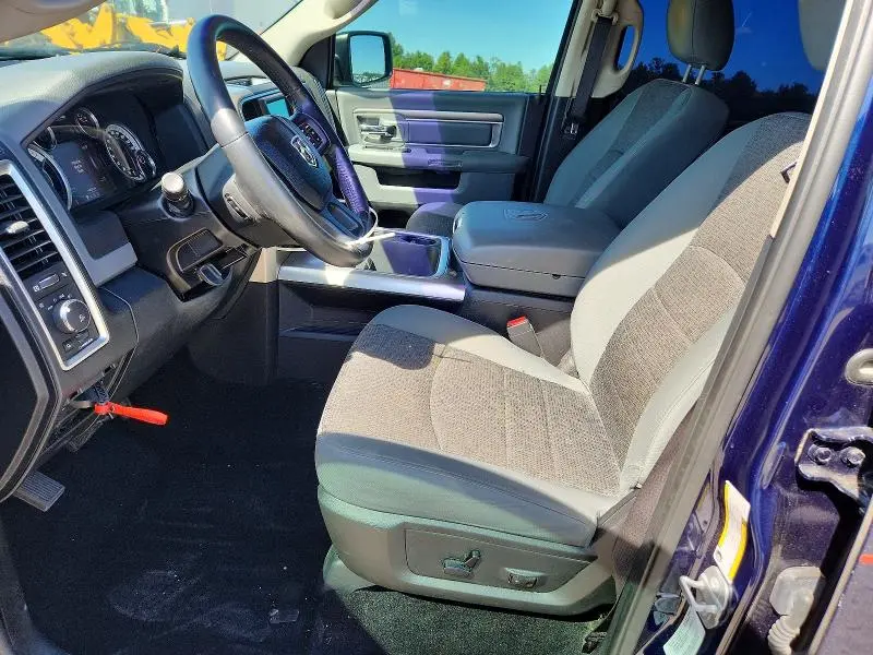 2016 RAM 1500 SLT  