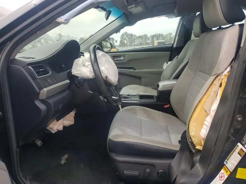 2016 TOYOTA CAMRY SE  