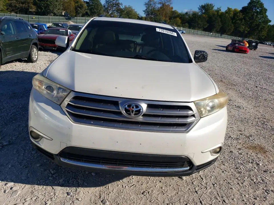 2013 TOYOTA HIGHLANDER SE  