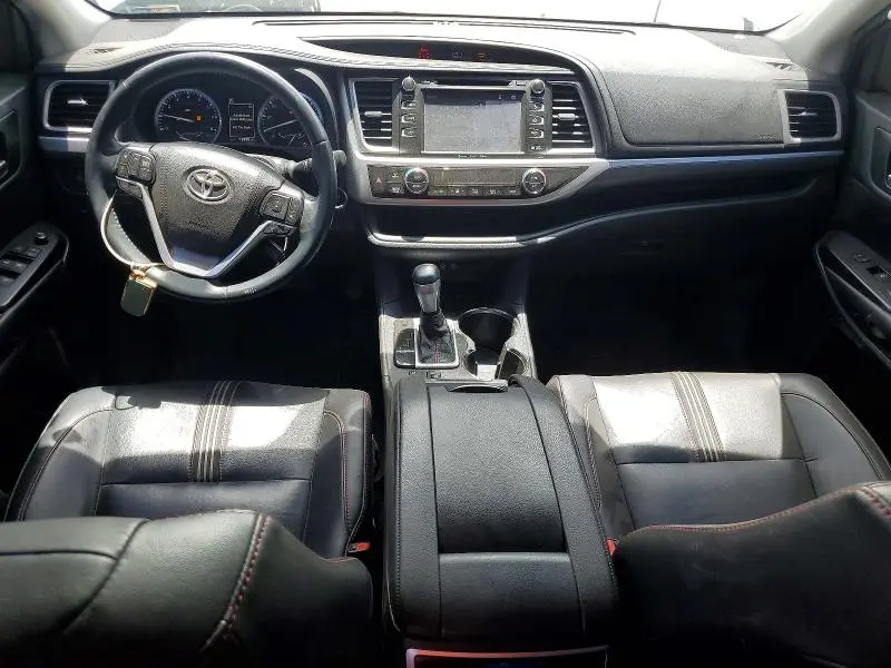 2019 TOYOTA HIGHLANDER SE  