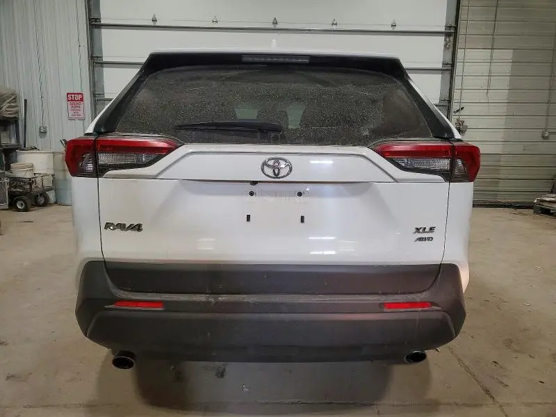 2020 TOYOTA RAV4 XLE  