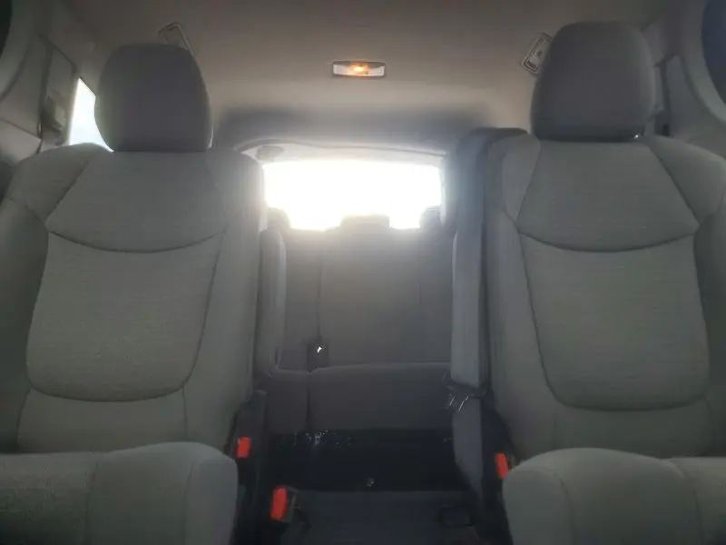 2022 TOYOTA SIENNA LE  