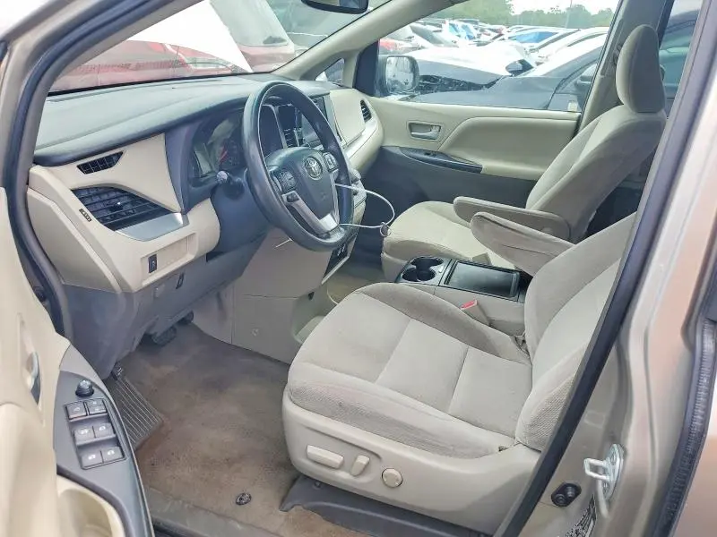 2017 TOYOTA SIENNA LE  