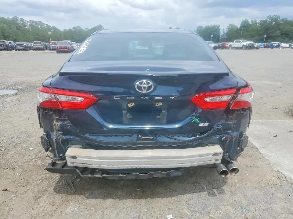 2018 TOYOTA CAMRY SE  
