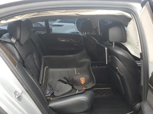 2016 BMW 750   
