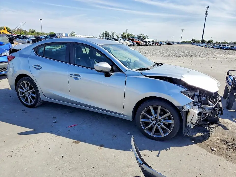 2018 MAZDA 3 TOURING  