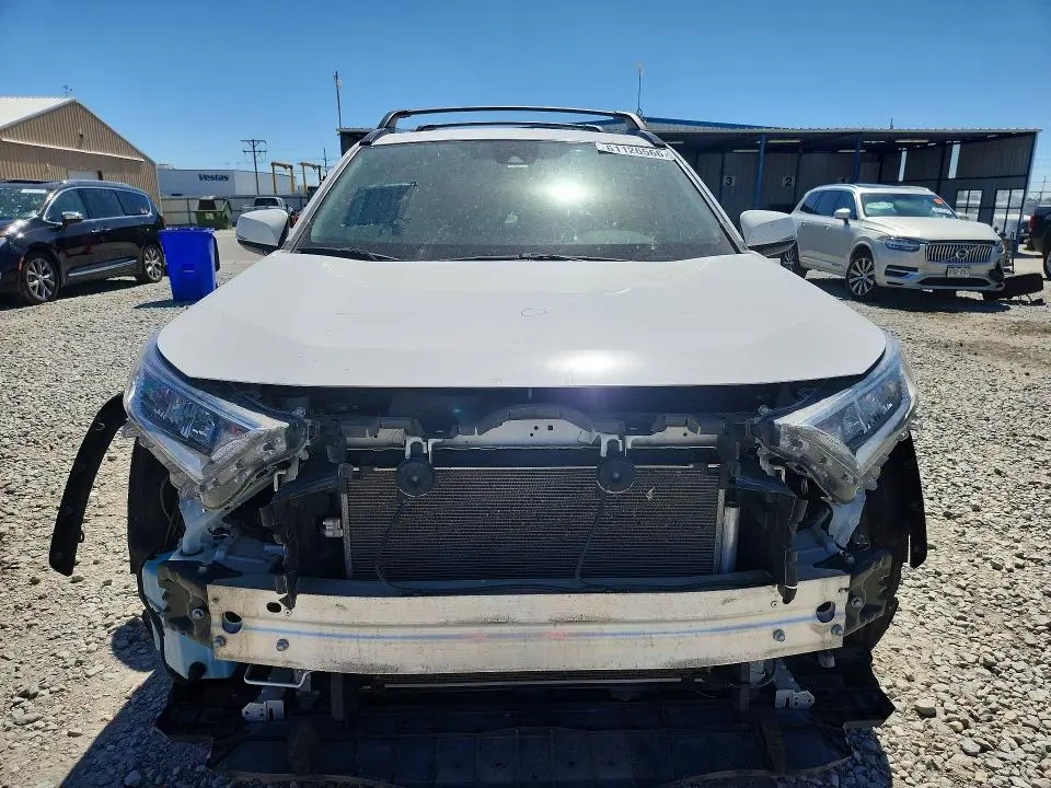 2020 TOYOTA RAV4 XLE  