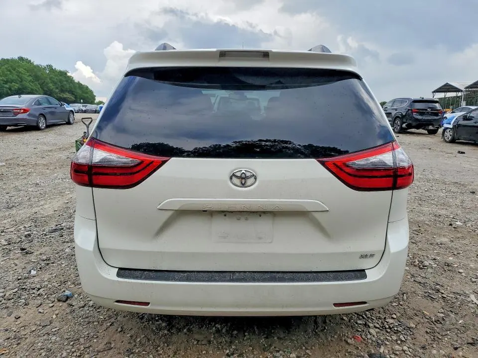 2020 TOYOTA SIENNA XLE 8-PASSENGER  