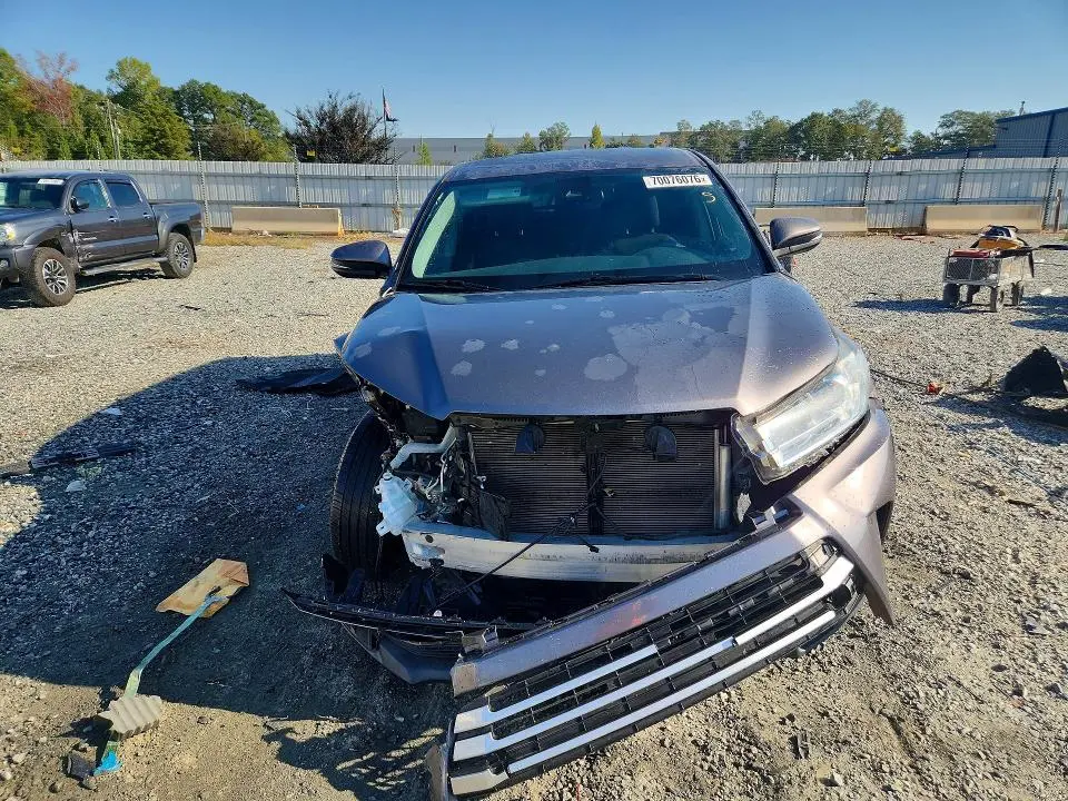 2019 TOYOTA HIGHLANDER LE  