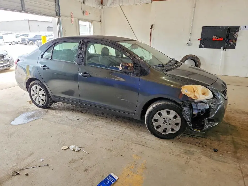 2010 TOYOTA YARIS BASE  