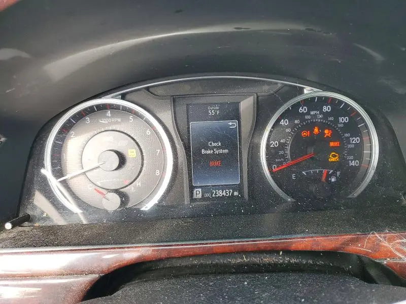2015 TOYOTA CAMRY SE  