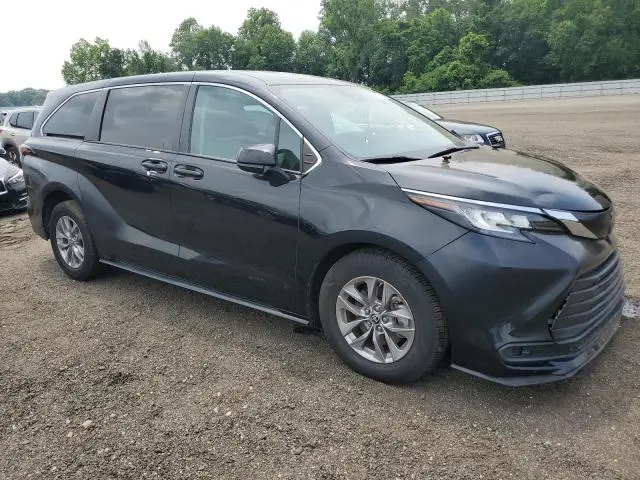 2022 TOYOTA SIENNA LE  