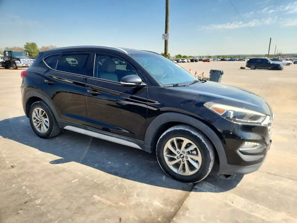 2017 HYUNDAI TUCSON SE PLUS  