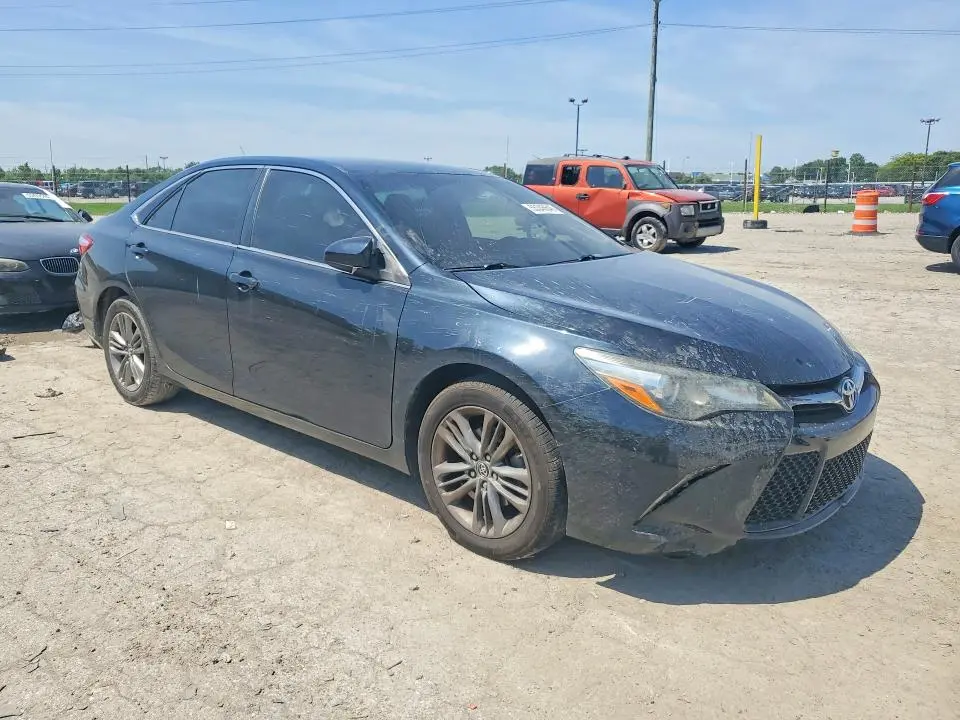 2015 TOYOTA CAMRY SE  