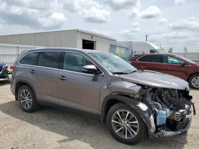 2019 TOYOTA HIGHLANDER SE  