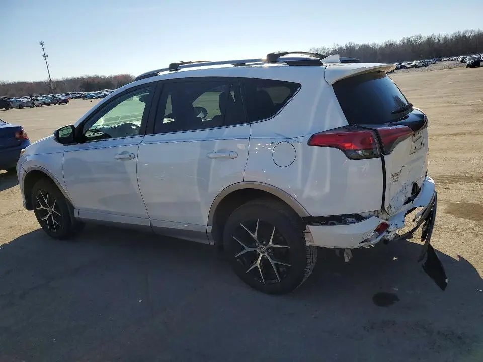 2018 TOYOTA RAV4 SE  