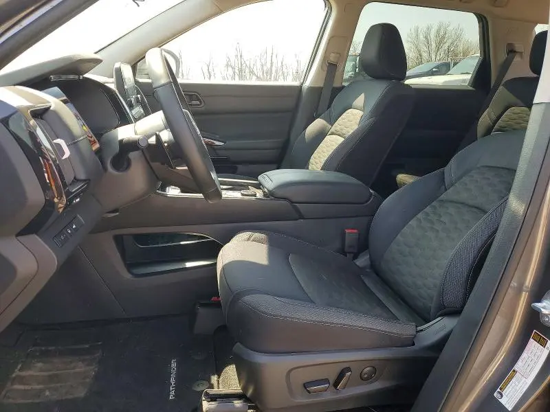 2025 NISSAN PATHFINDER SV  