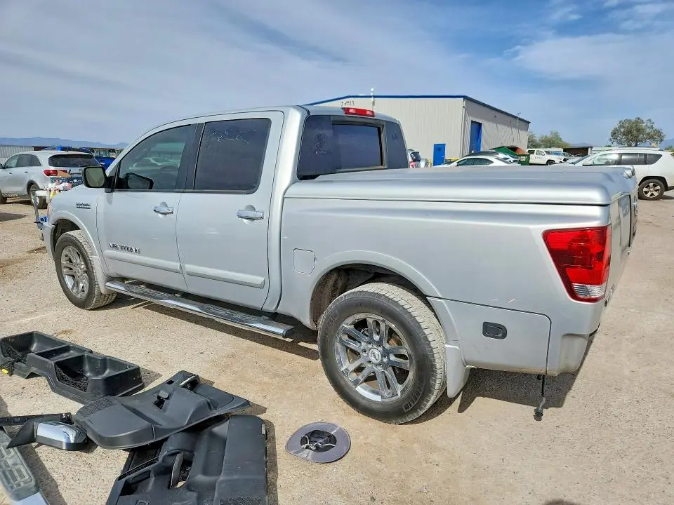 2011 NISSAN TITAN SV  