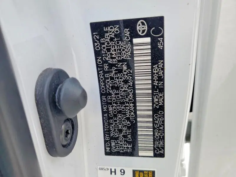 2021 TOYOTA PRIUS XLE  