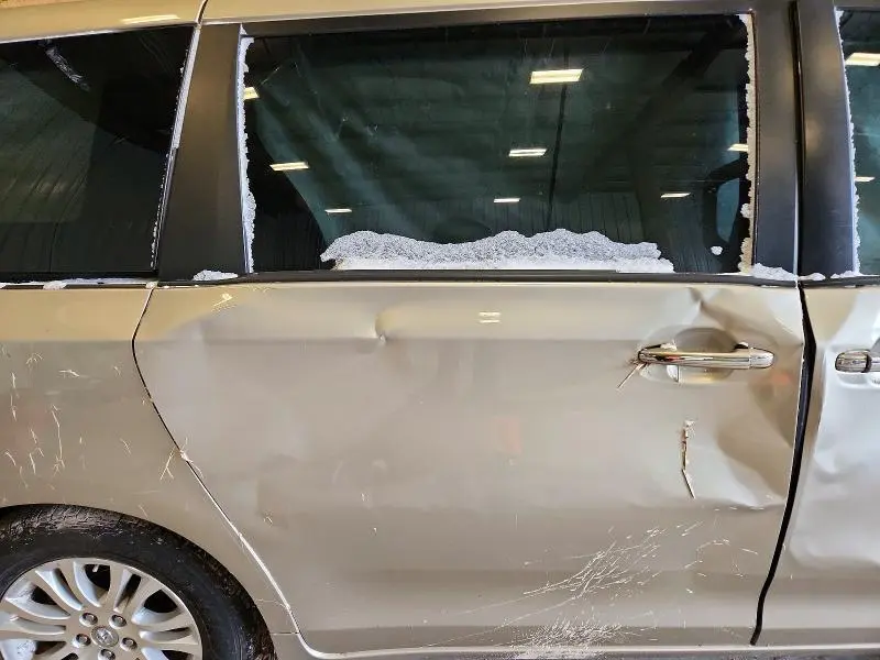 2017 TOYOTA SIENNA XLE  