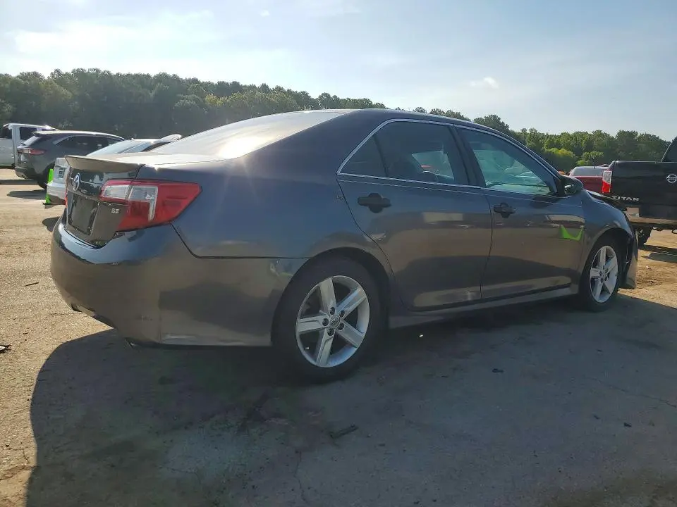 2014 TOYOTA CAMRY SE  