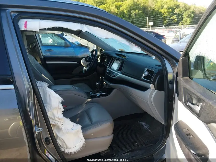 2016 TOYOTA HIGHLANDER XLE V6