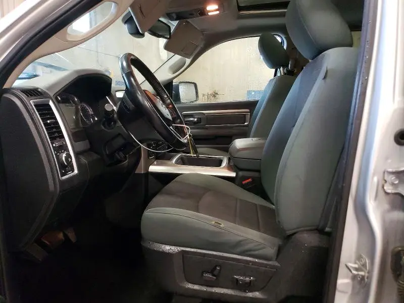 2016 RAM 1500 SLT  