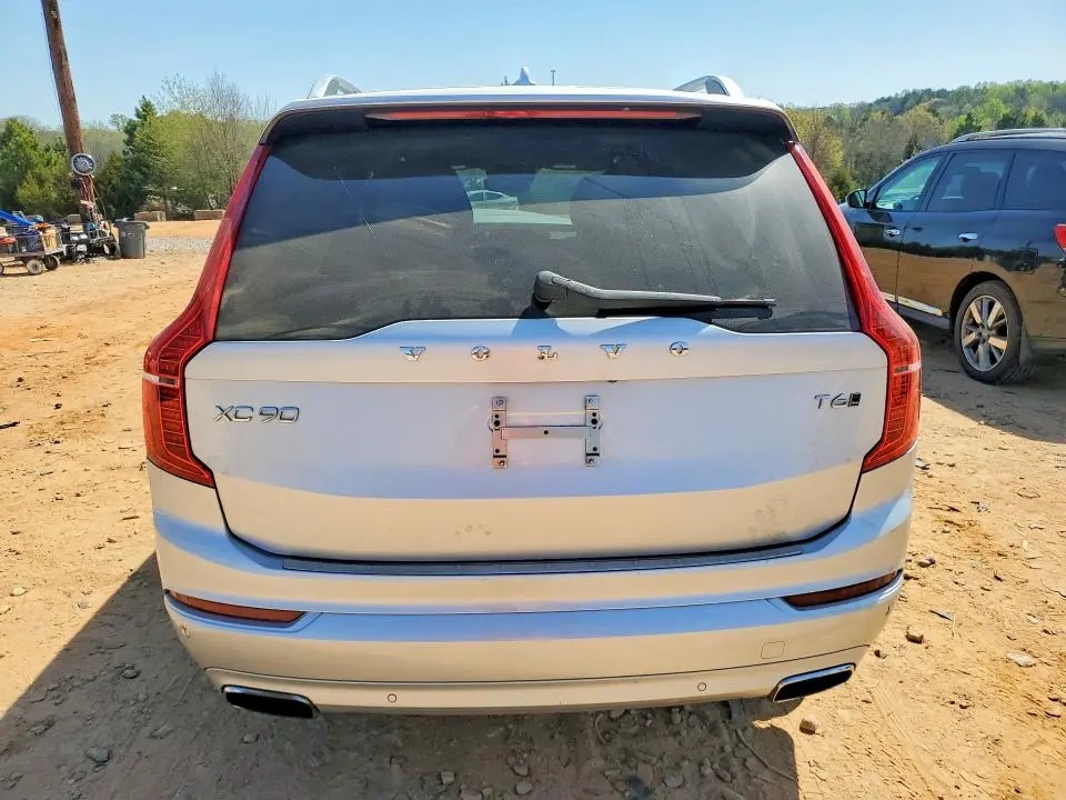 2017 VOLVO XC90 T6  