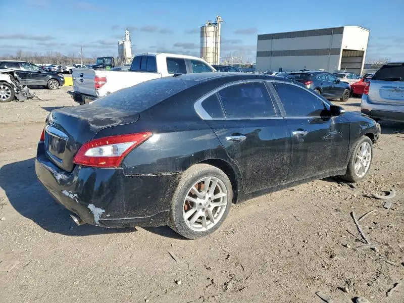 2010 NISSAN MAXIMA S  