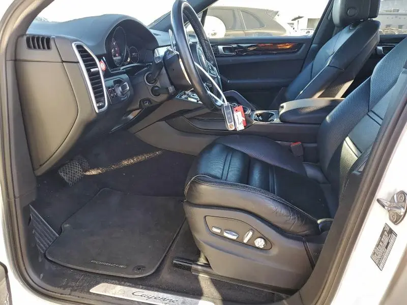 2020 PORSCHE CAYENNE   