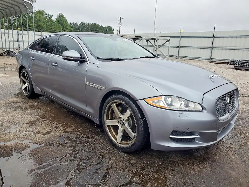 2013 JAGUAR XJ   