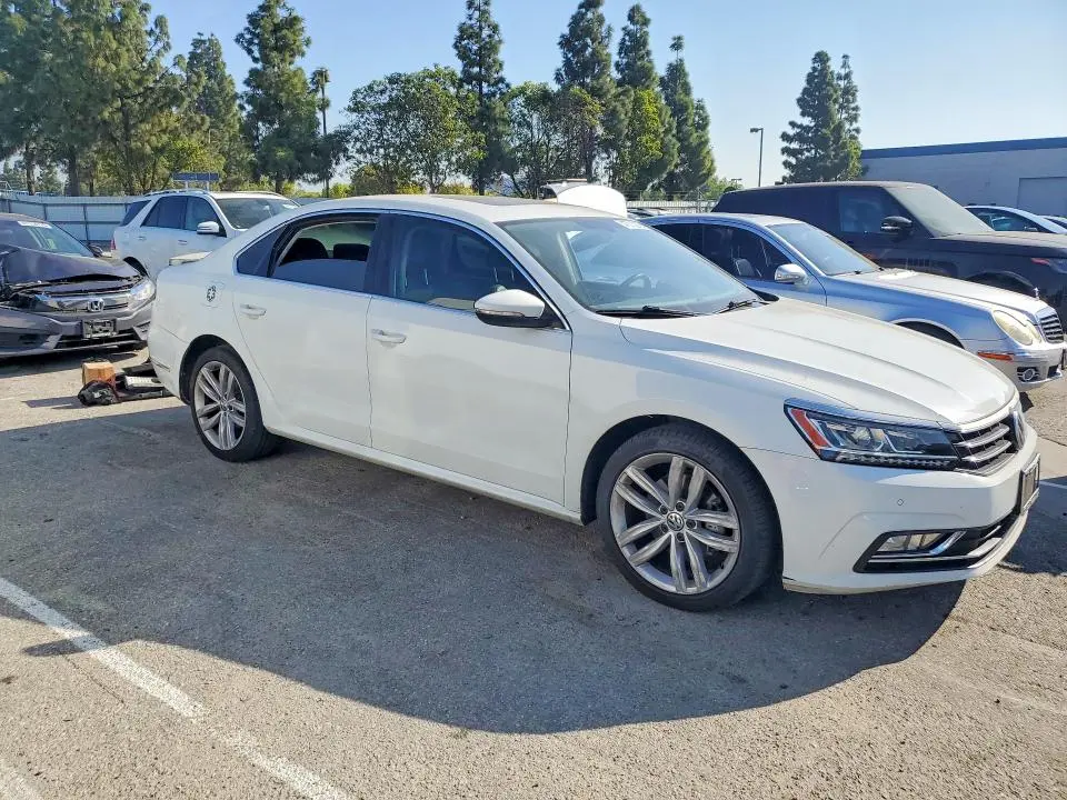2018 VOLKSWAGEN PASSAT SE  