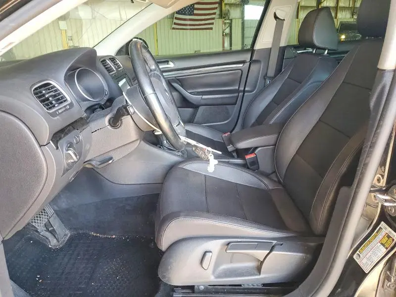 2010 VOLKSWAGEN JETTA   