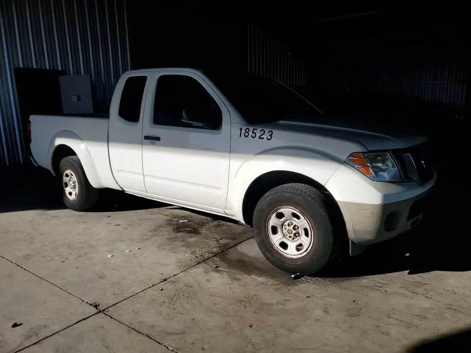 2014 NISSAN FRONTIER S  