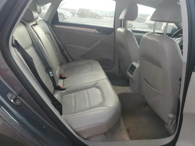 2013 VOLKSWAGEN PASSAT SE  