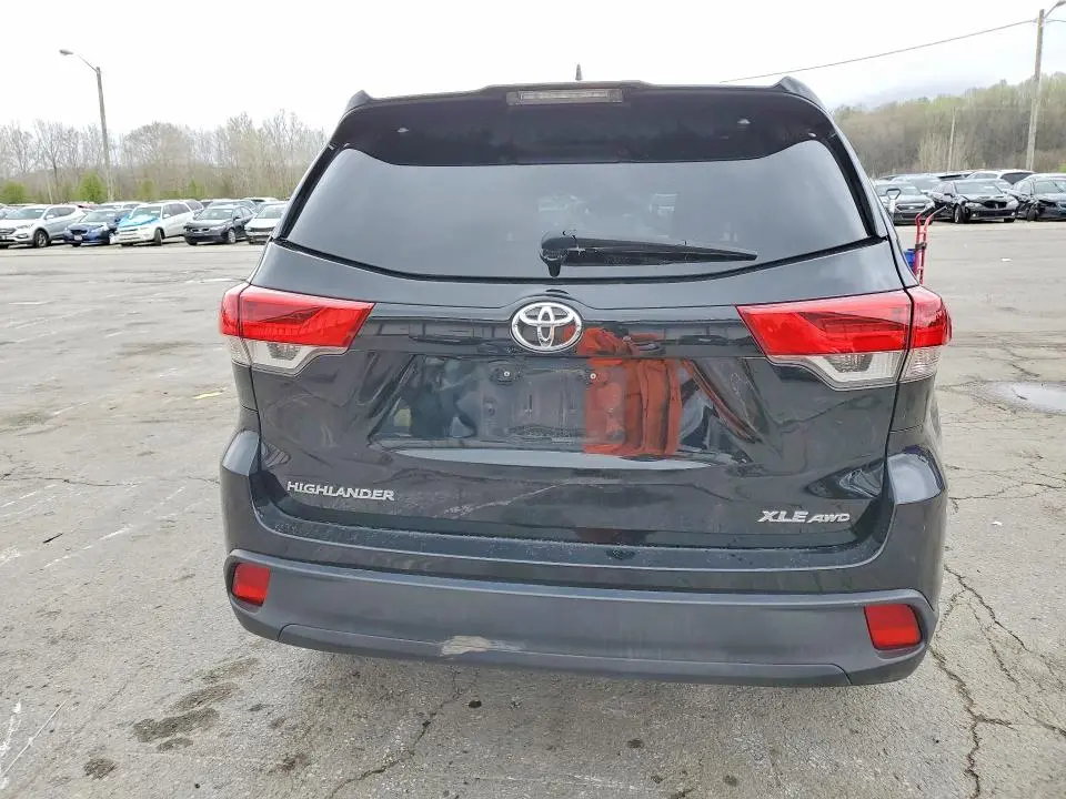 2019 TOYOTA HIGHLANDER XLE  