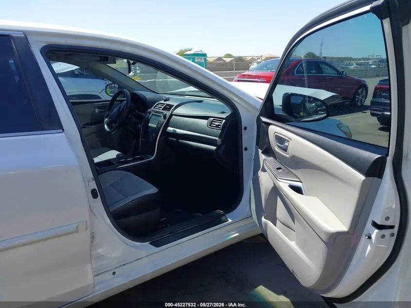 2016 TOYOTA CAMRY SE