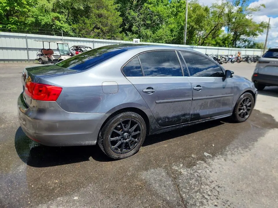 2013 VOLKSWAGEN JETTA SE  