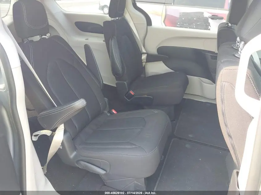 2020 CHRYSLER VOYAGER LX