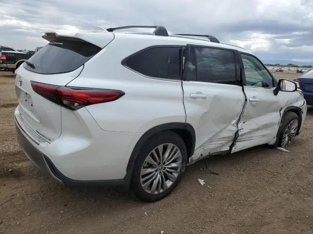 2022 TOYOTA HIGHLANDER PLATINUM  