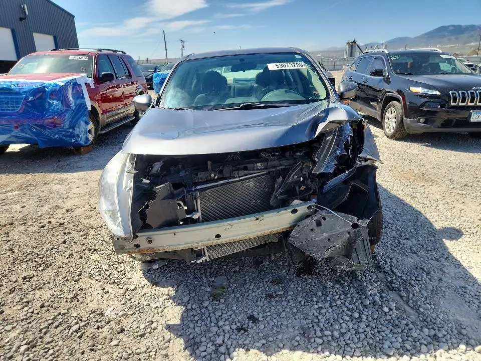 2019 NISSAN VERSA SV  