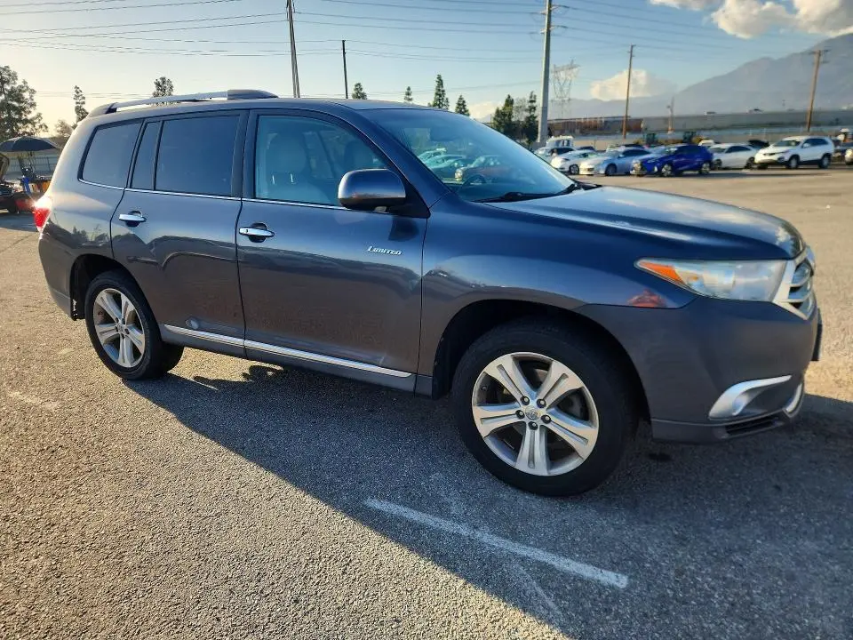 2013 TOYOTA HIGHLANDER LIMITED  
