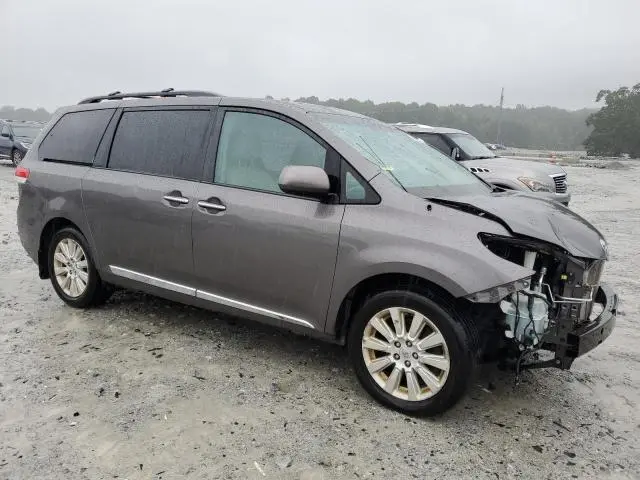 2013 TOYOTA SIENNA XLE  