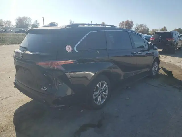 2021 TOYOTA SIENNA XSE  