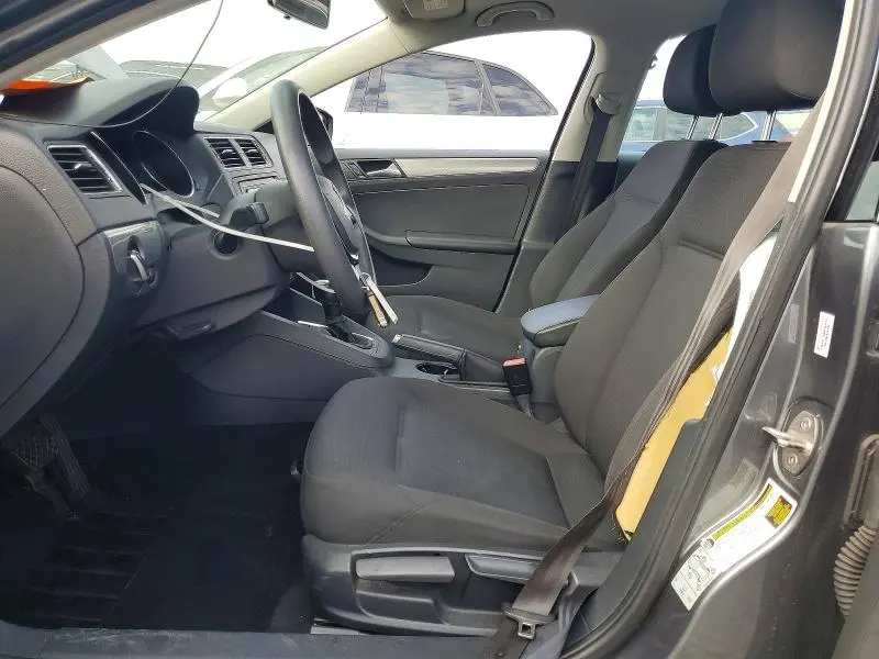 2016 VOLKSWAGEN JETTA SE  