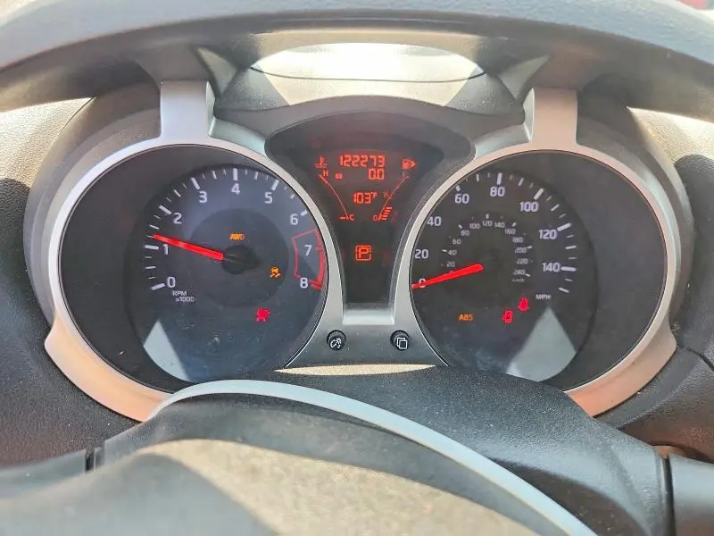 2015 NISSAN JUKE SV  